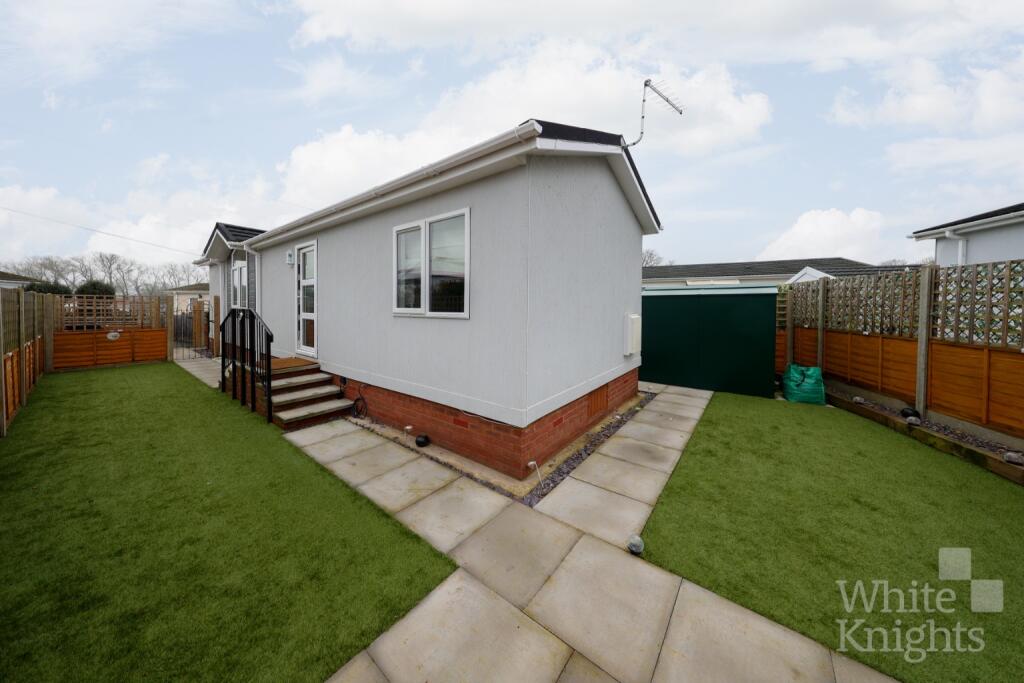 Main image of property: Loddon Court Farm, Beech Hill Road, Spencers Wood, Reading, Berkshire, RG7 1HU