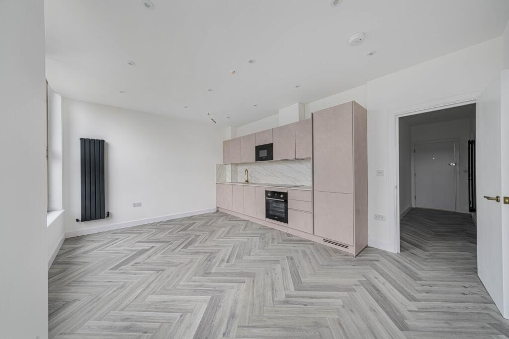 Main image of property: Flat 21 Telegraph House, 11-27 Hythe Street, Dartford, Kent, DA1 1GL