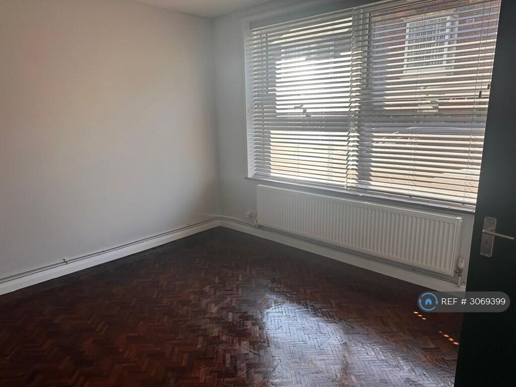 Apartment in Salisbury, Wiltshire - More