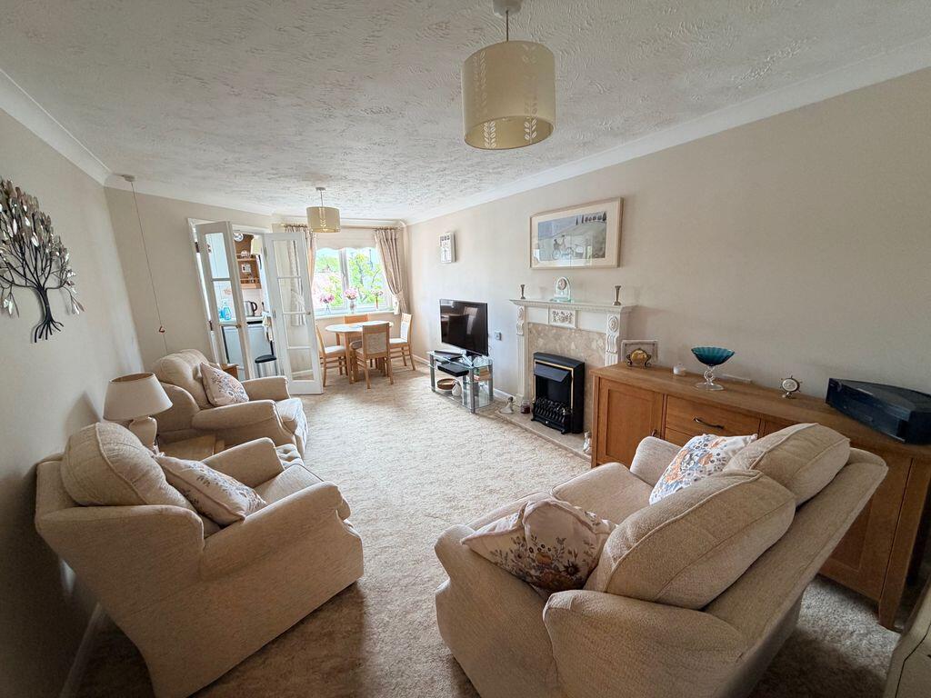 Apartment in Hertsmere, Hertfordshire - View 2