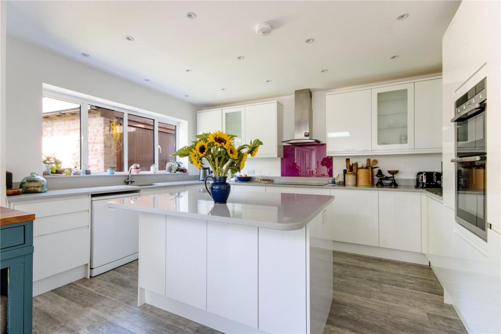 House in Sevenoaks, Kippington - View 3