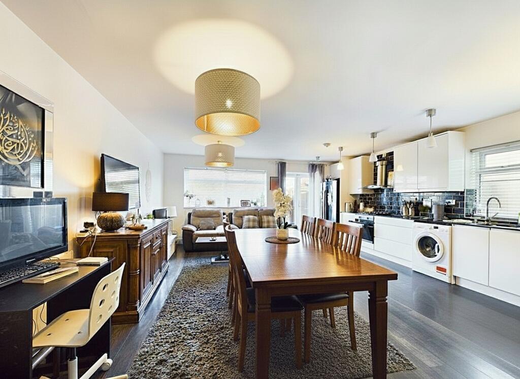 House in London, London Borough of Harrow - View 2