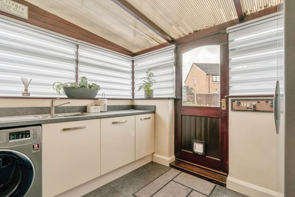 Hutton Drive, Burnley, Lancashire, BB12 photo 5