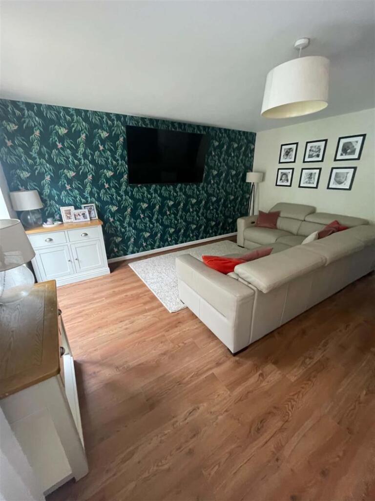 House in Gloucester - View 4