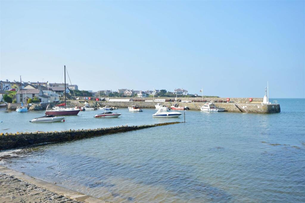 House in Bae Cemaes, Penrhyn, Llanbadrig - View 3