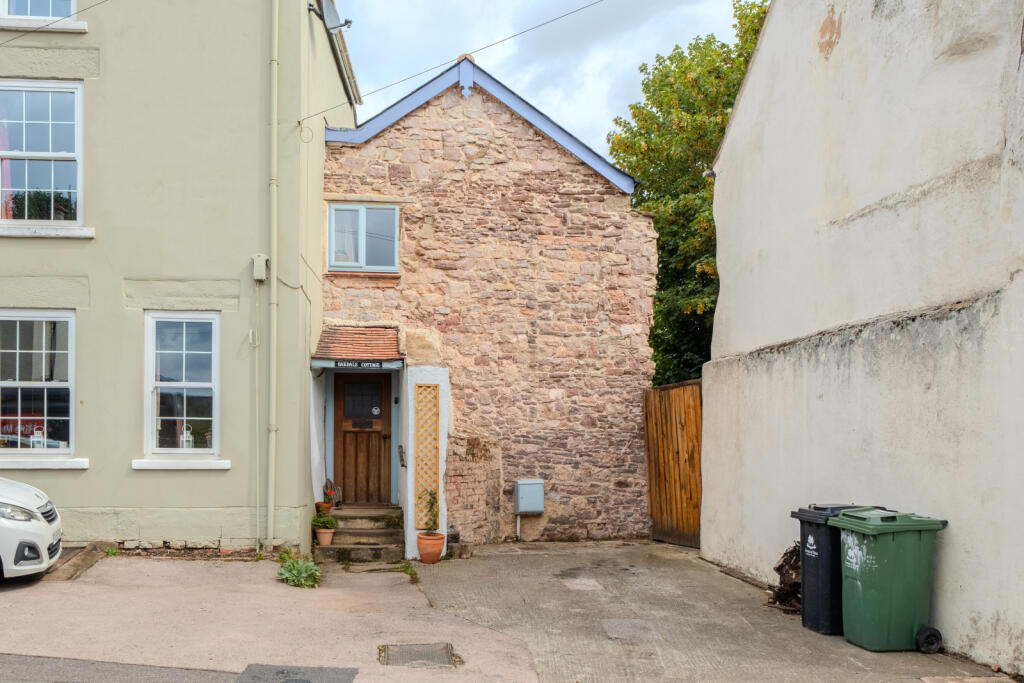 House in Gloucester - View 4