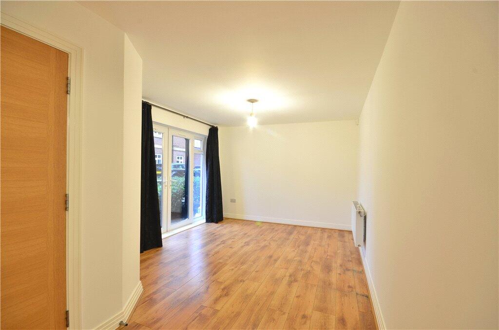 Apartment in Southall - View 4
