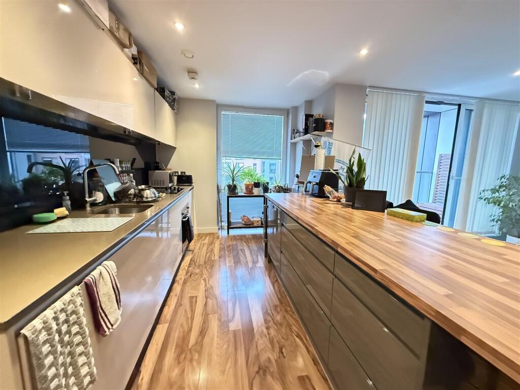 Apartment in Manchester, Greater Manchester - View 4
