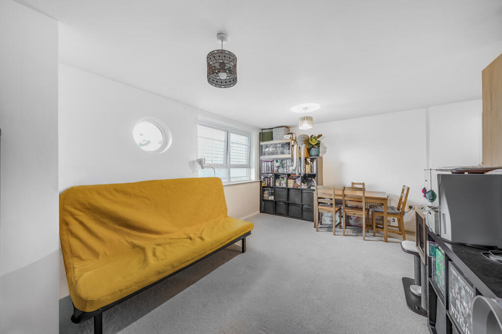 Apartment in Croydon - View 4