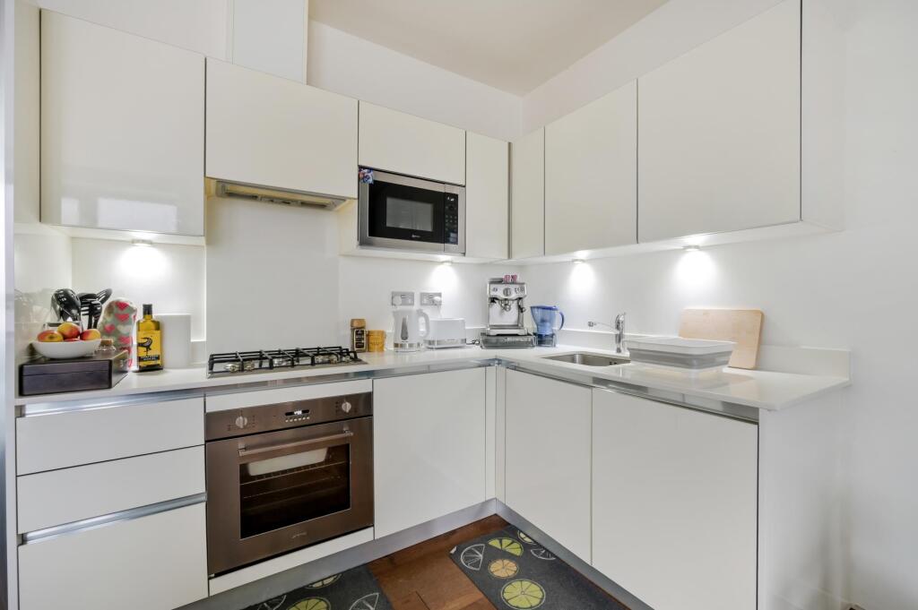 Apartment in London, Aberfeldy Village, Blackwall - More