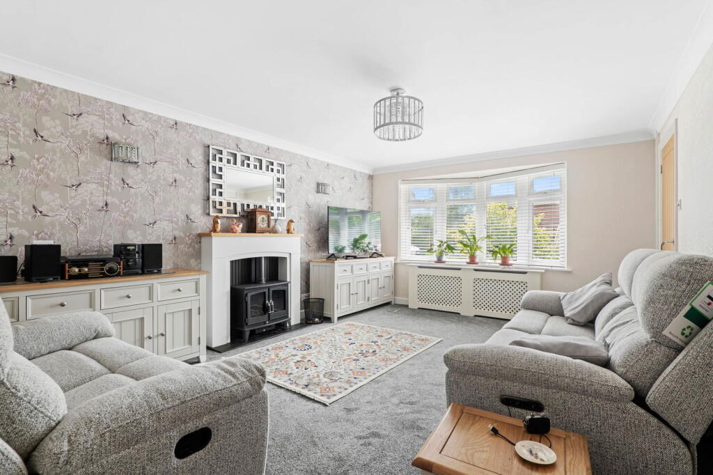 39 Jacomb Road, Lower Broadheath, Worcester.  WR2 6QW photo 4