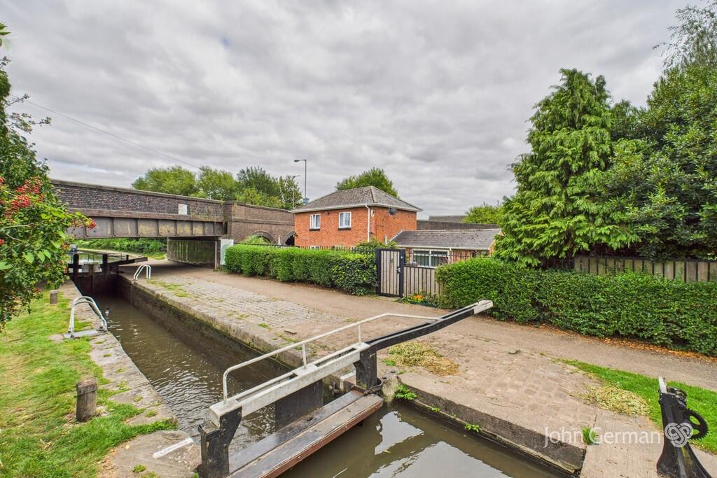 2-bed detached on Dallow Street, Burton-on-Trent, £265,000
