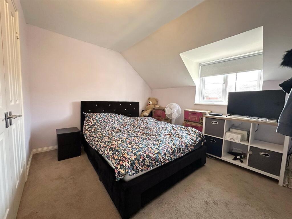 House in Basingstoke and Deane, Tadley - View 4