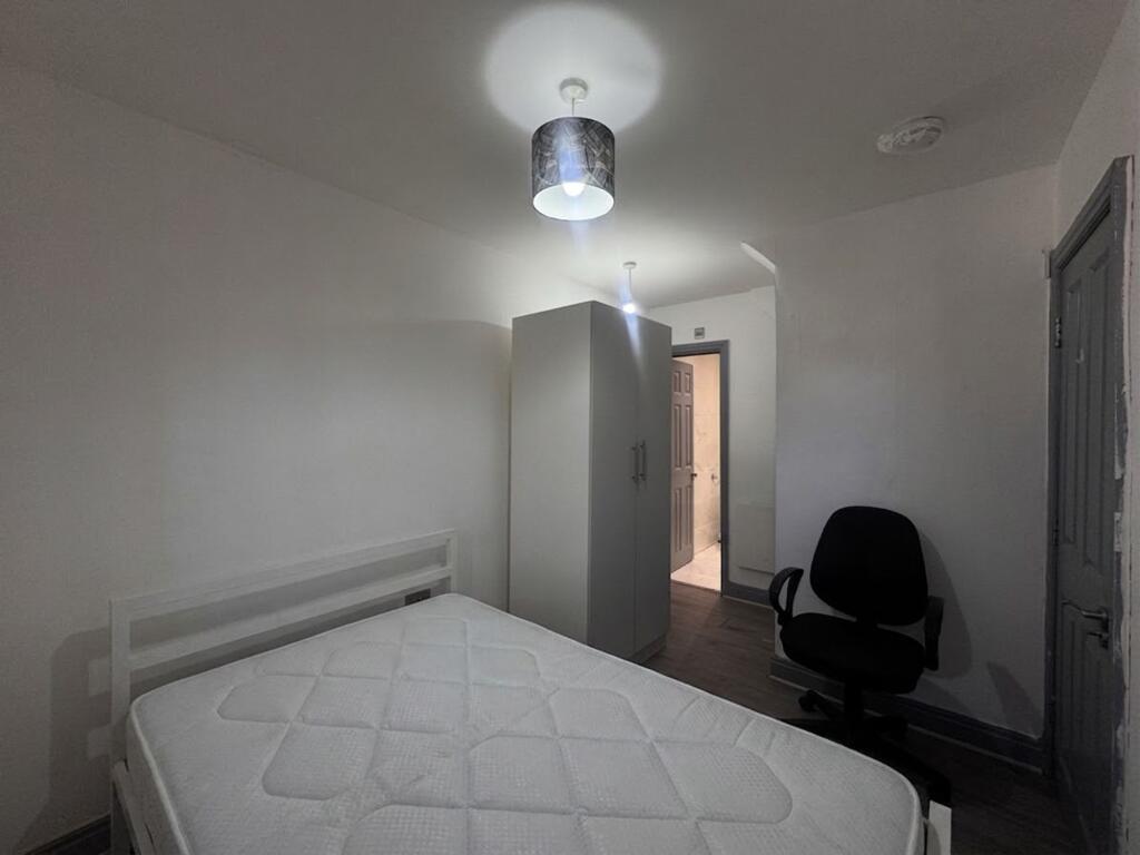 House in Southall - View 5