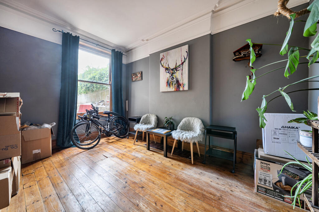 House in Teignbridge, Teignmouth - More