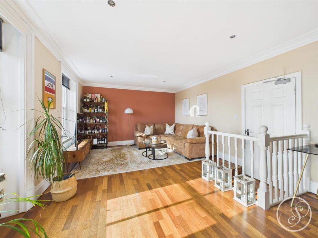 Apartment in Leeds, West Yorkshire - View 3