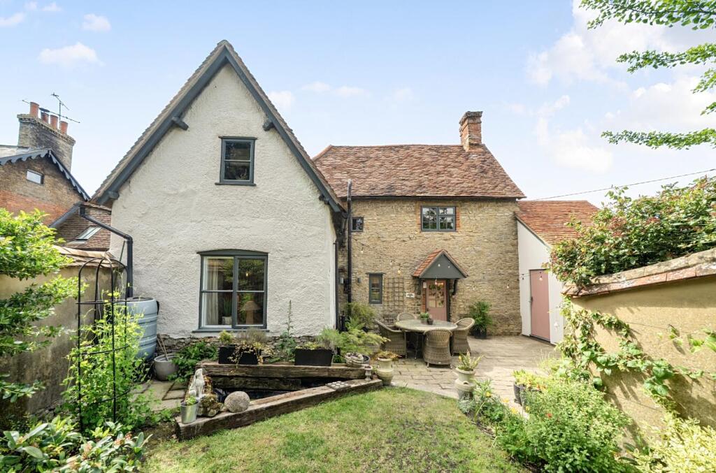 Haddenham, Buckinghamshire photo 2
