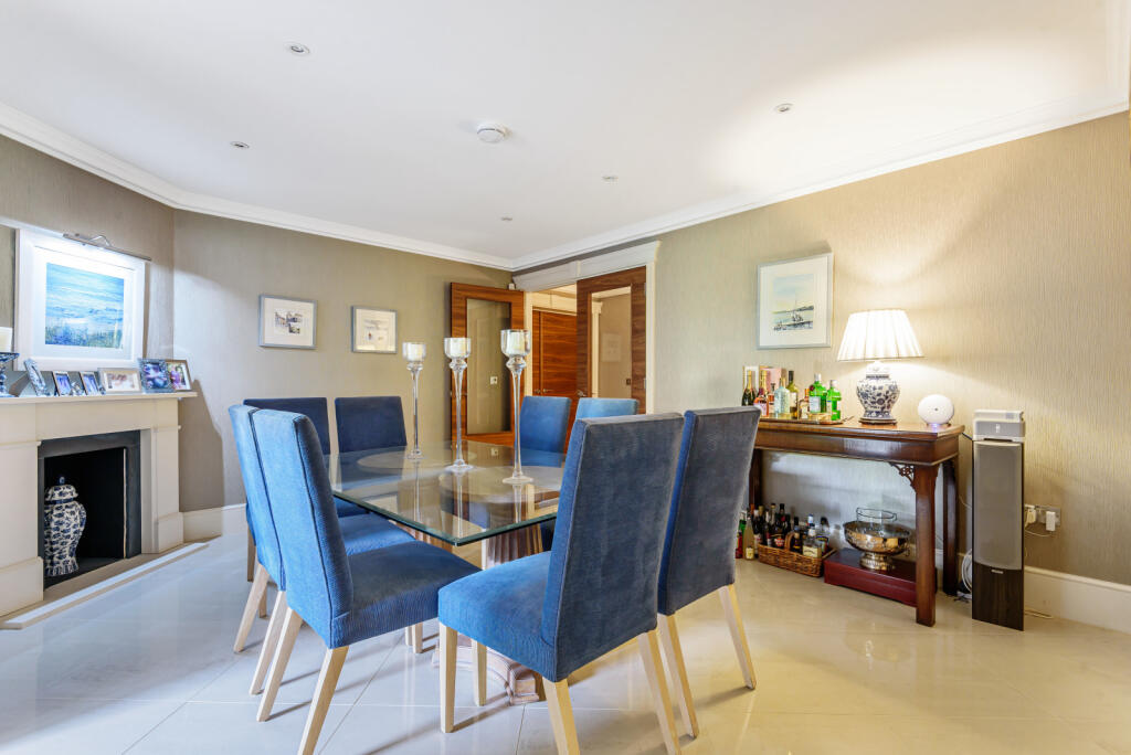 Apartment in Kingston upon Thames - View 3