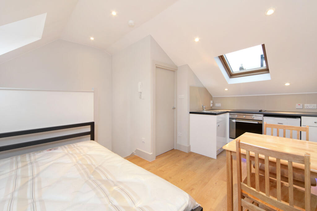 Main image of property: Norwood High Street, LONDON, SE27 9HN