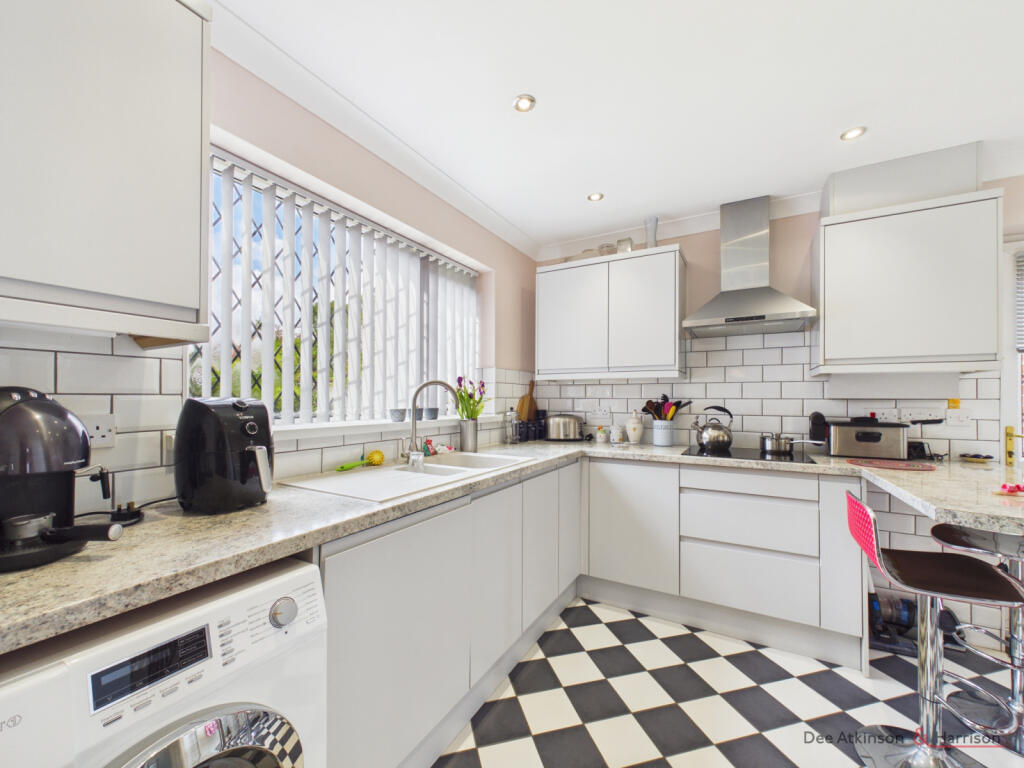 Churchill Avenue, Cottingham, HU16 5NL - More
