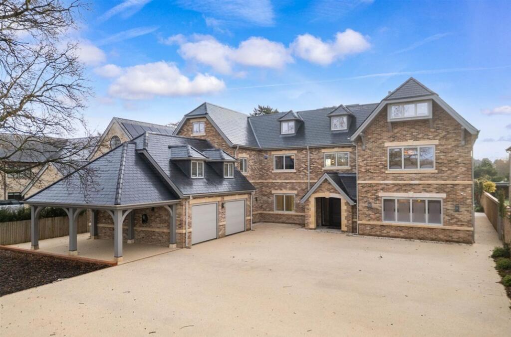 Main image of property: Tiddington Road, Stratford-Upon-Avon, CV37