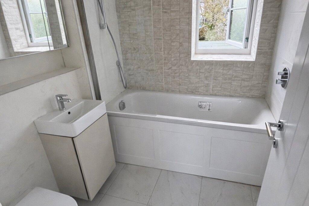 House in Guildford, Shalford - View 5