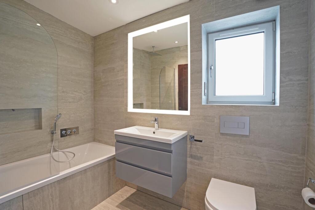 House in London - View 3