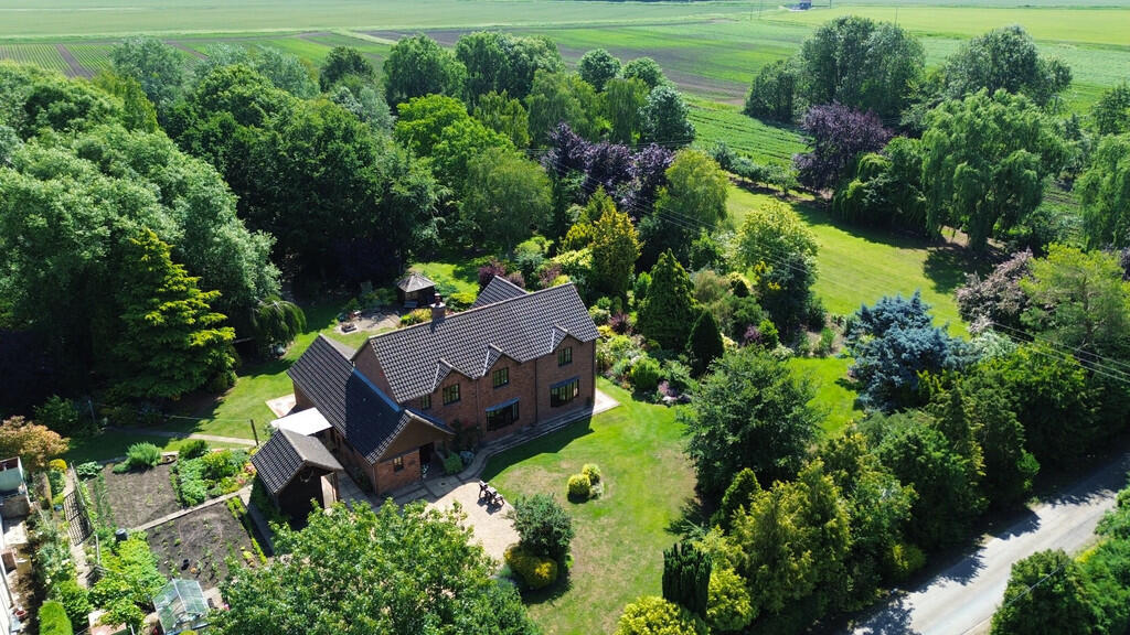 5-bed detached on Duncombes Road, Coates, Whittlesey, Peterborough., PE7 2DS, £900,000