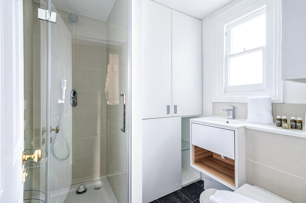 Apartment in London - View 5