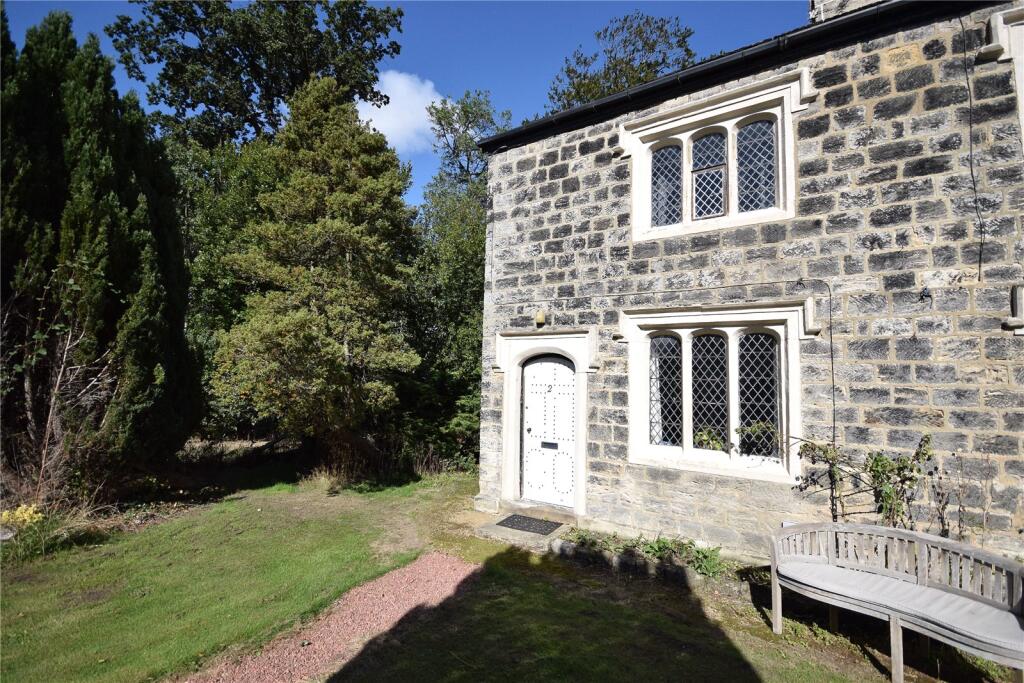 Main image of property: 2 Tudor Cottage, Shadwell Lane, Leeds, West Yorkshire
