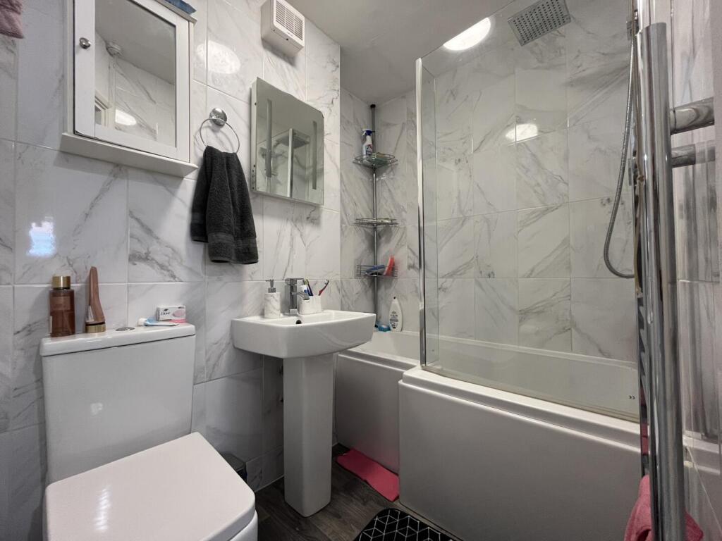 Apartment in Reigate and Banstead, Meath Green, Horley - View 2