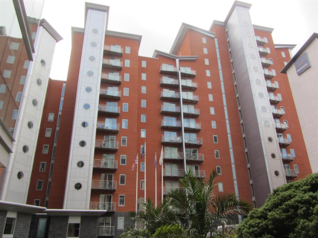 Main image of property: Whitehall Quay, Whitehall Road, Leeds, LS1 4BU