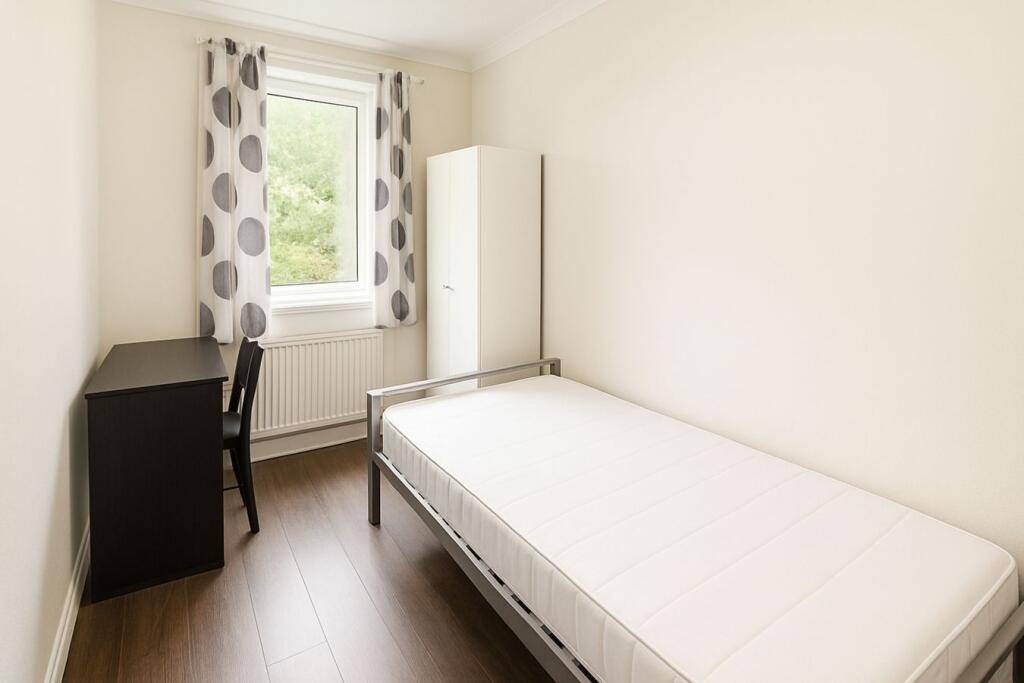 Apartment in London, Collier's Wood - View 5