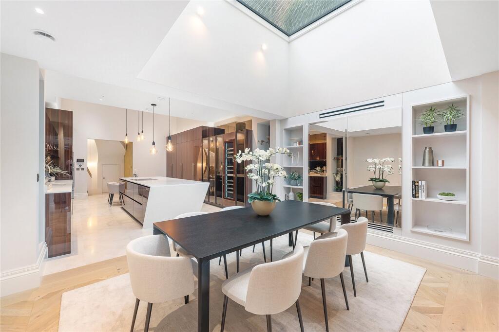 House in London, Lot's Village, Brompton - View 2