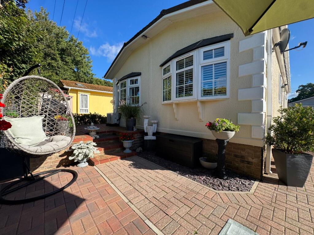 2-bed caravan on Millers Way, Pilgrims Retreat, Maidstone, £180,000