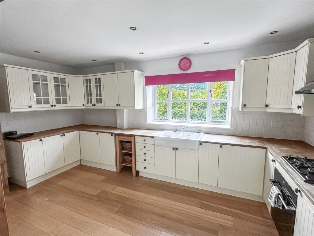Cambrian Close, Brecon, Powys photo 4