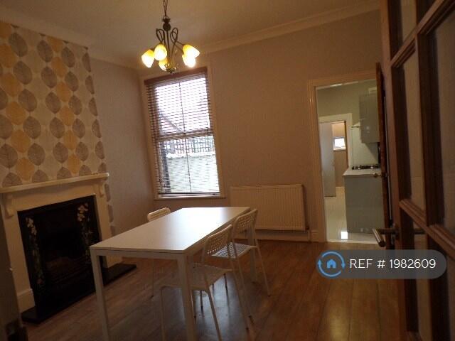 2 bedroom end of terrace house for rent
