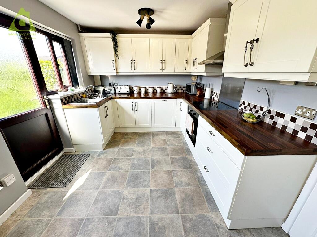 Chantry Close, Westhoughton, BL5 2LY photo 5
