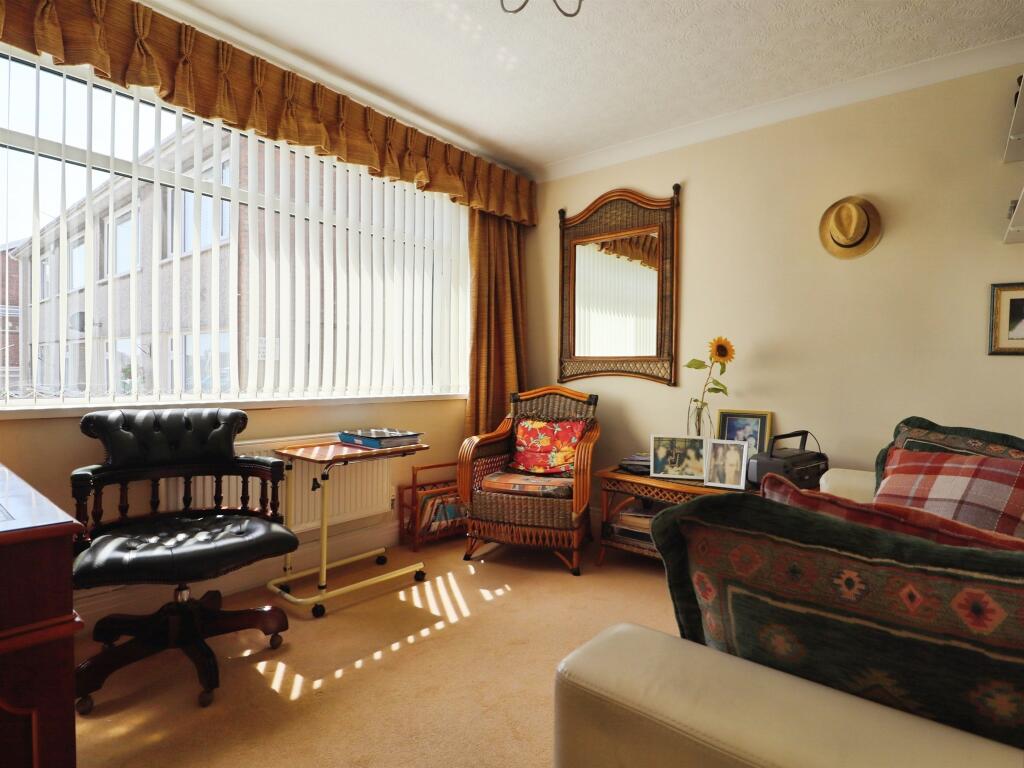 Apartment in Cardiff, Sully and Lavernock - View 3
