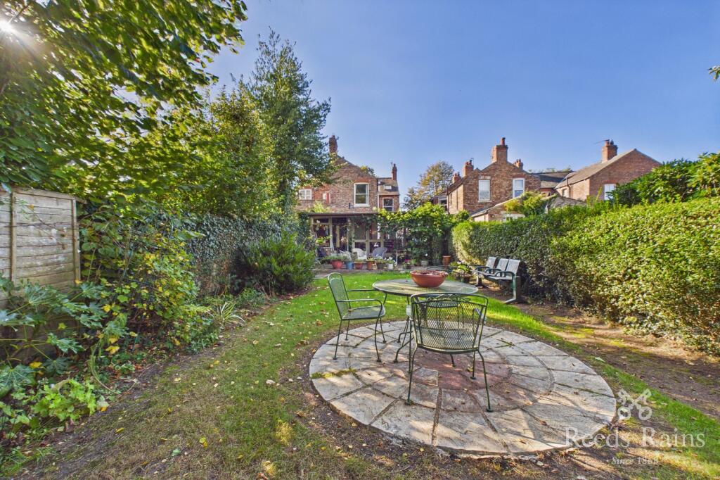 House in York, Knapton, Chapelfields - More
