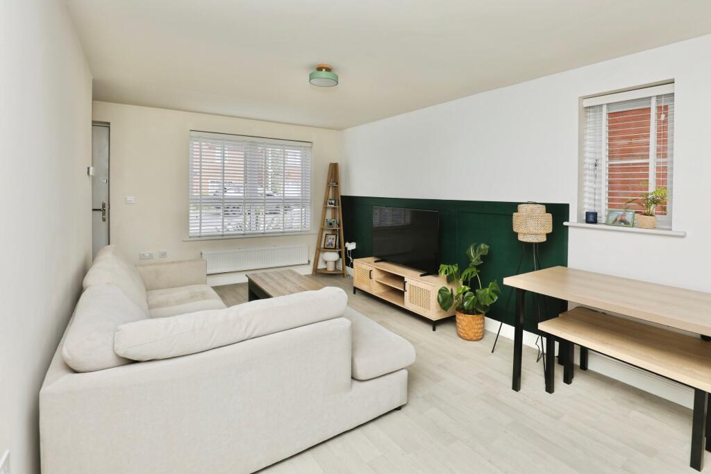 Thorn Tree Drive, Liverpool, L23 photo 2
