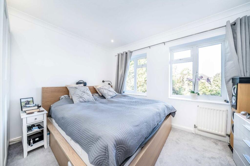House in Twickenham - More