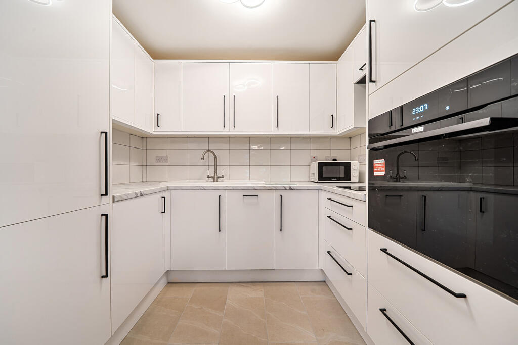 Apartment in Dartford - View 3