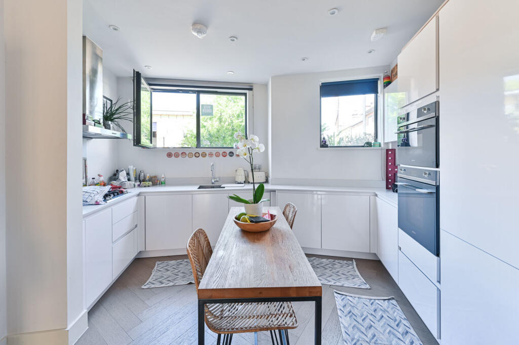 House in London - View 5
