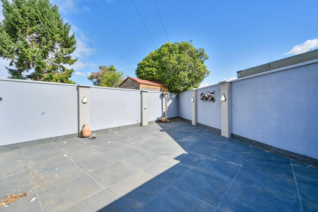 House in Twickenham - View 4
