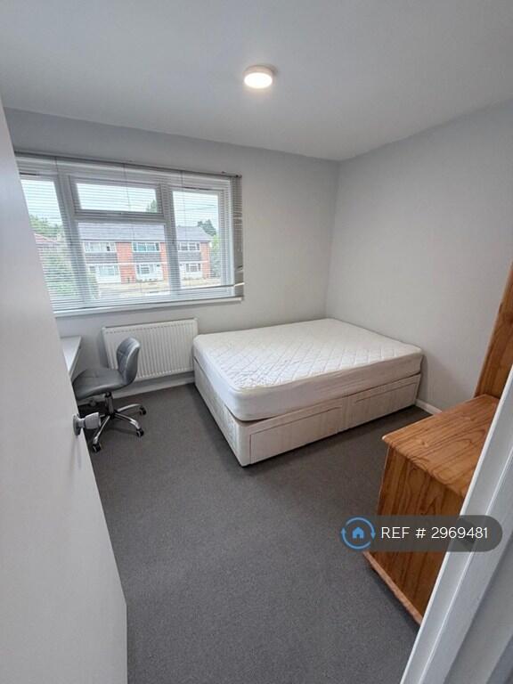 House in Runnymede, Surrey - View 5