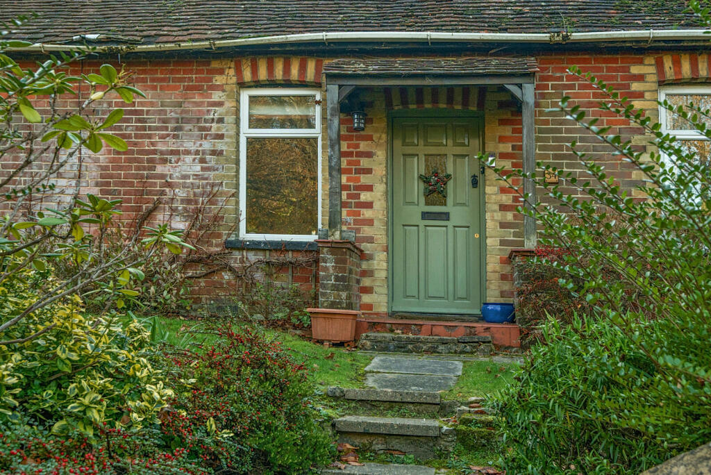 House in Waverley, Farnham - View 4