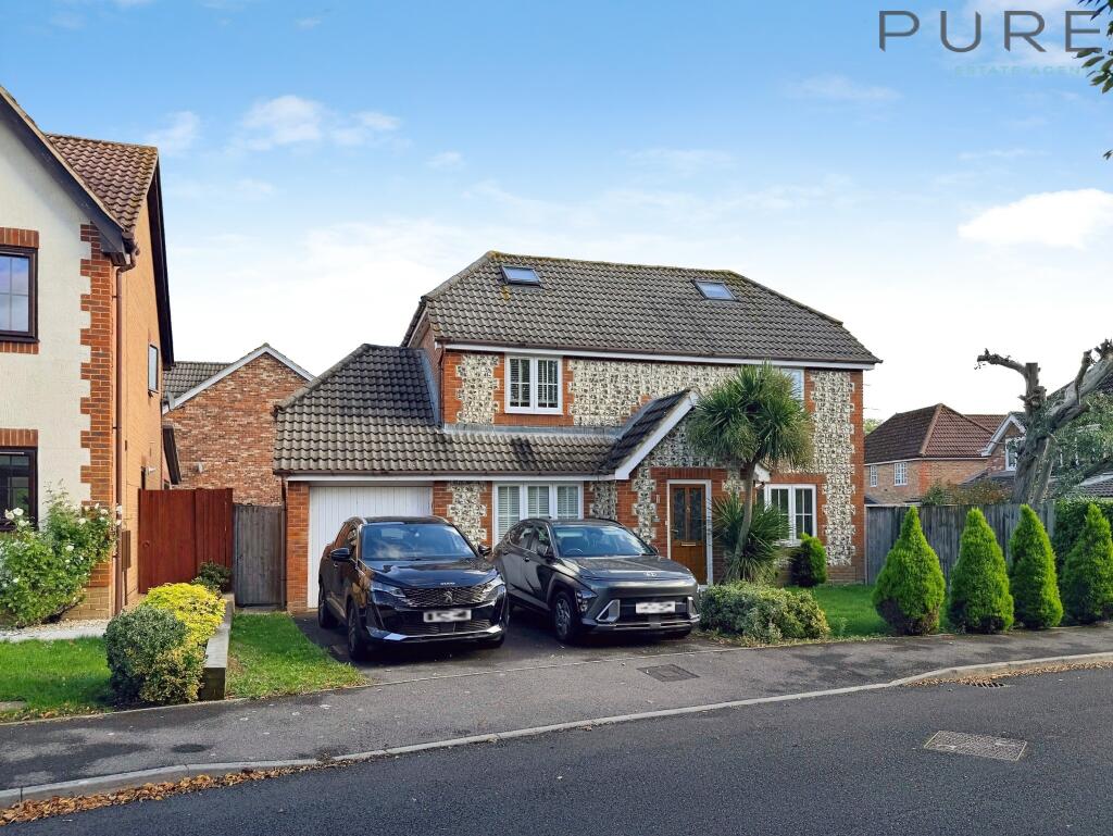 5-bed detached on Hedge End, Southampton, £625,000