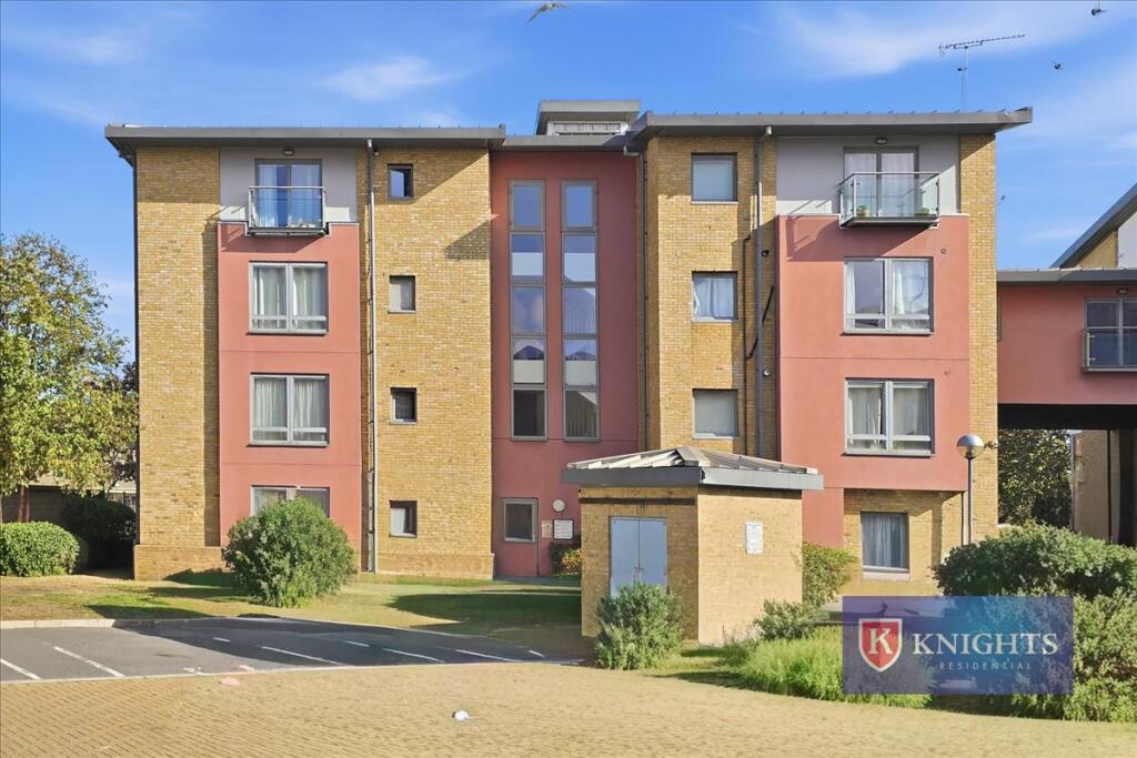 1-bed flat on Crown Close, Winkfield Road, London, N22, £260,000