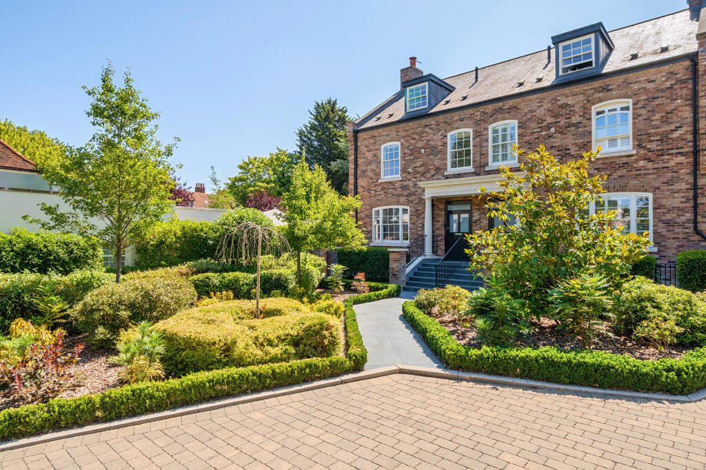 Main image of property: White Horse Close, Hertingfordbury, SG14
